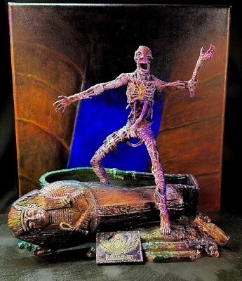 Polar Lights Mummy model kit built & painted + backdrop 1/8 Aurora scale - Image 1 of 4