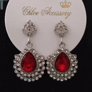 CHLOE ACCESSORY Glamorous Silver Red & Clear Crystal Pear Shaped Drop Earrings - Picture 1 of 4