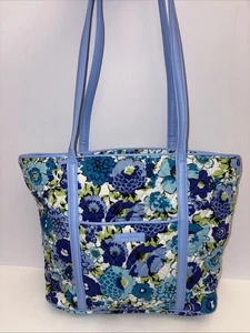 Bolso de hombro Vera Bradley patrón retirado flores de arándanos aldeano nuevo sin etiquetas - Imagen 1 de 9