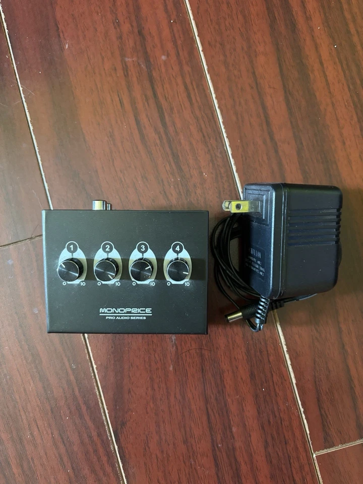 Amplificador de auriculares Monoprice 4 canales 615220 Foto 1 de 3