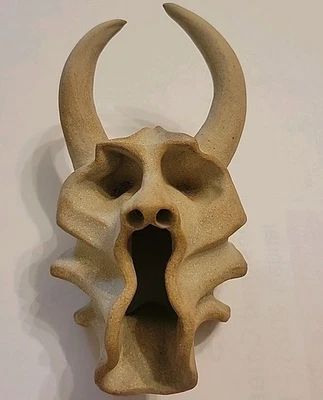 签名抽象头骨雕塑-签名  — 第 1/4 张图片