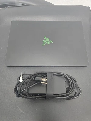 Razer blade 15 Advanced 2020 300hz / Intel I7 / RTX 2070 Super / 2TB / 16GB - Image 1 of 4