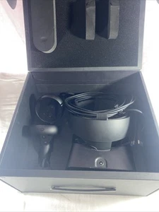 Lenovo Oculus Rift S VR Headset With Controllers & Cables - Picture 1 of 3