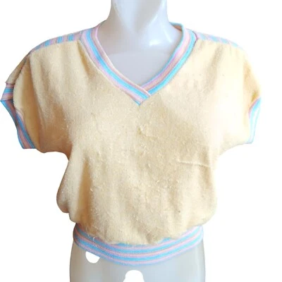 Top mediano verdadero vintage años 80 tela de rizo amarillo manga corta ribete a rayas cuello en V Foto 1 de 4