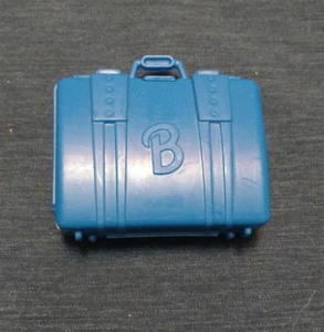 Barbie Puppe Zubehörteil blau Gepäck Tasche Reisetasche Koffer KOSTENLOSER VERSAND - Bild 1 von 1