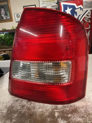 Conjunto de luz trasera MAZDA PROTEGE SEDAN derecha 99 00 01 02 03 LÁMPARA TRASERA EXTERIOR DERECHA Foto 1 de 3