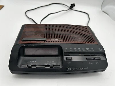 Rádio despertador digital GE modelo 7-4612A vintage década de 1980 testado funcionando - Imagem 1 de 4