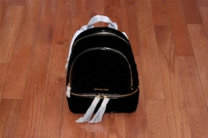 Neu mit Etikett Michael Kors Rhea Medium Samt Reißverschluss Rucksack Handtasche schwarz gold - Bild 1 von 9