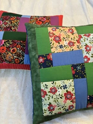 两个手工拼布被子枕头 15 x 15  — 第 1/4 张图片