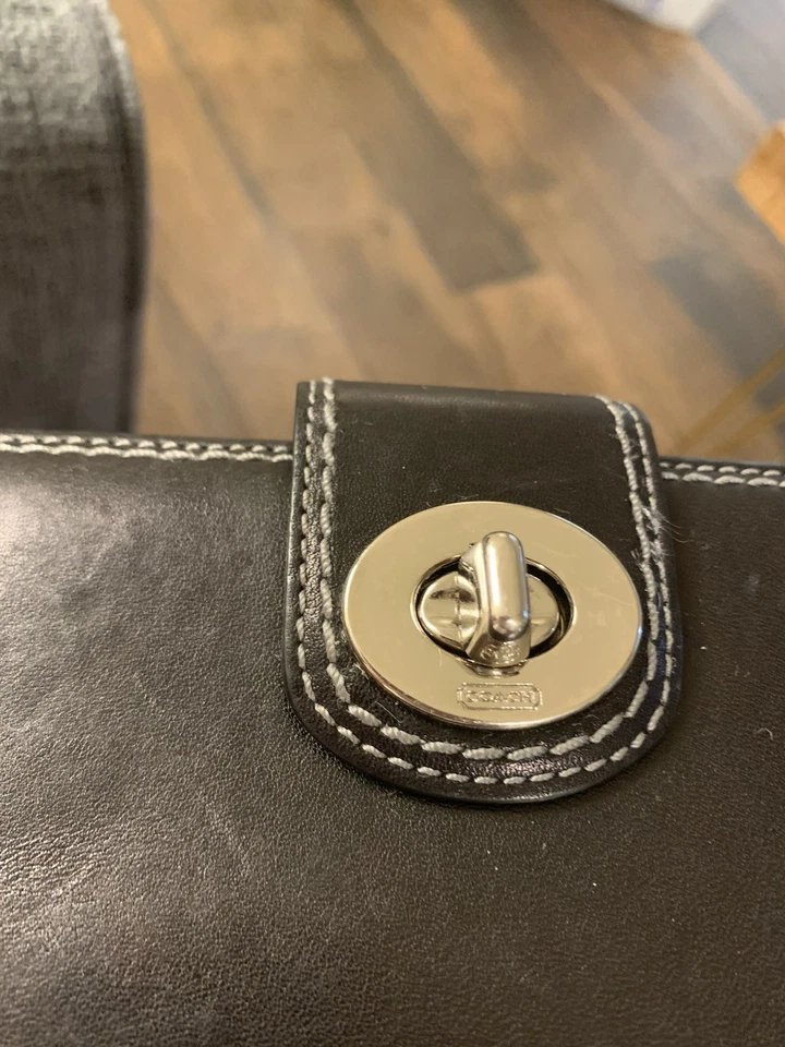 Cartera Coach CC927 para mujer - negra multi/plateada, con bloqueo giratorio y chequera Foto 1 de 4