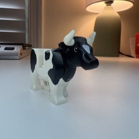 LEGO Cow Black And White Pattern Minifigure W/ Horns Farm City