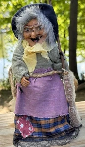 Vintage Kitchen Witch Figure Hang or Sit Folk Art No Giocattolo Germany Baba Yaga - Foto 1 di 13