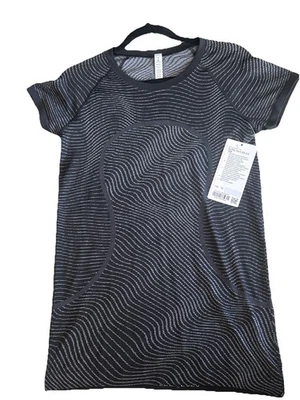 Lululemon Swiftly Tech SS 2.0 Seawheeze. Black/Gray Size 10. NWT - Image 1 of 4