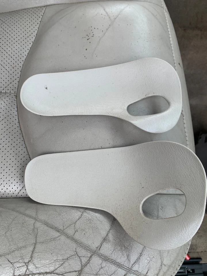 Cadillac Escalade 2002-06 manija de puerta lateral del pasajero delantero y trasero plástico bronceado Foto 1 de 1