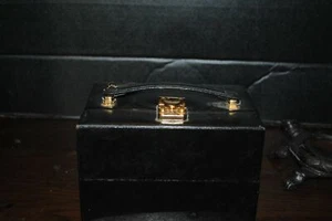 Dulwich Designs Genuine Leather 7x5x5 Locking Jewelry Travel Case - Picture 1 of 4