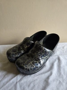 Women's Dansko Professional Paisley Patent Leather Silver/Blue Clogs Sz EU 40/10 - Picture 1 of 11