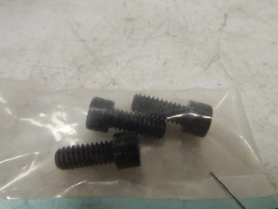 Tornillo negro Buell 1/4X20 - 3 P/N: AA0405.2CBL Foto 1 de 2