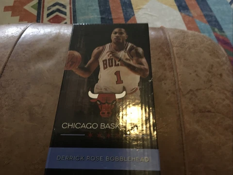 Derrick Rose Chicago Bulls NBA Budweiser 2012-13 Bobblehead W Select Card Cover