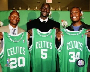 Foto de Allen, Pierce & Garnett Boston Celtics con licencia 8 X 10 AAIN218 - Imagen 1 de 1