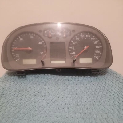 1999-2001 VOLKSWAGEN GOLF JETTA OEM INSTRUMENT CLUSTER GAUGES SPEEDOMETER Km/h  - Image 1 of 4