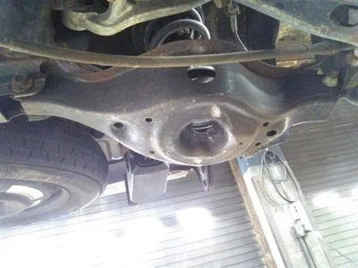 Нижний рычаг управления левый для Nissan Pathfinder 13–20 годов выпуска с окунем задней пружины  - Изображение 1 из 4