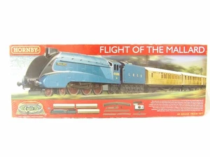 R1171 Hornby OO Gauge Flight of the Mallard Train Set - Picture 1 of 22
