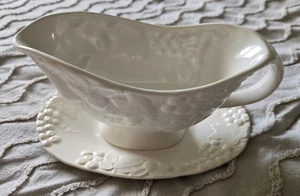 HIMARK Orchard Collection Gravy Boat w/ Underplate China Japan 9" White Grapes - Picture 1 of 3