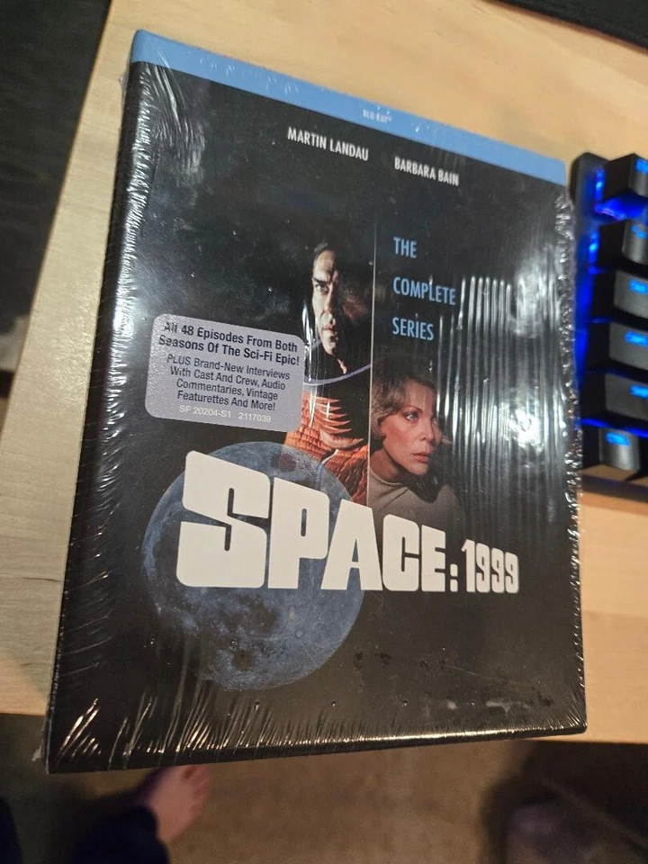 SPACE: 1999 The Complete Series Blu-Ray Shout Factory viewed once Foto 1 de 1