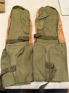 WW2 Khaki Military Mittens With Wool Liners Factory Tied Trigger Finger Design - Picture 1 of 4