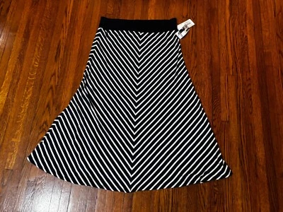 Saia longa de raiom elástica nova com etiquetas Karen Kane listras diagonais brancas marinhas L maxi EUA - Imagem 1 de 3
