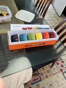 Le Creuset Mini Ramekin 100 ml 3,4 oz arcobaleno set di 6 gres - Foto 1 di 8