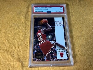 R11-80 MICHAEL JORDAN BASKETBALL CARD - 1993 SKY BOX PREMIUM - PSA GADE 7 - #45 - Picture 1 of 7