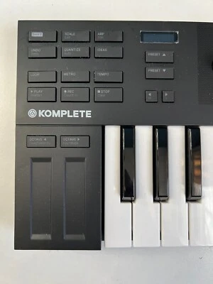 Native Instruments Komplete Kontrol M32 Controller Keyboard + Analog Cases Pulse - Image 1 of 4