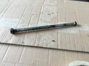 KAWASAKI Z650/KZ650/Z650 SR MOTORBEFESTIGUNGSSCHRAUBE HINTEN REF 2021 - Bild 1 von 1