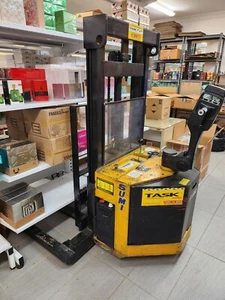 Fork Lift Sumi Walkie Stacker - Picture 1 of 18