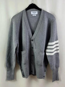 Cárdigan de punto fino de lana de 4 barras Thom Browne para hombre, gris, talla UK 40 - Imagen 1 de 3