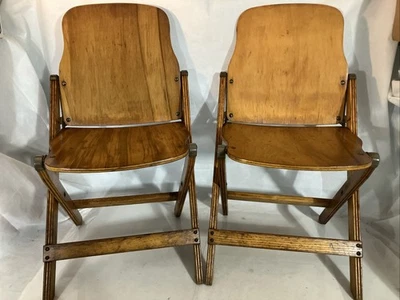 Juego de 2 sillas plegables de madera de colección de los años 40 US Army American Seating Company EE. UU. Foto 1 de 4