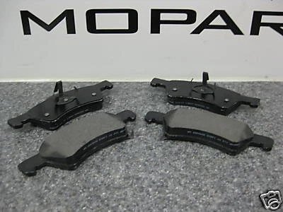 Pastillas de freno delanteras Mopar 01-06 Dodge Grand Caravan Town & Country Minivan nuevas OEM Foto 1 de 1