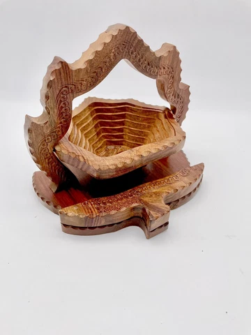 Vintage Wood Collapsible Basket Fruit Bowl Wooden Folding Spiral Cut leaf design Cover