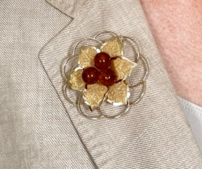 Broche flor ámbar báltico coñac: chapado en oro de plata de ley Foto 1 de 4