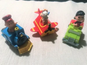 Konvolut Peanuts Comicfiguren Snoopy Lucy Charlie Brown in Fahrzeugen alt antik  - Bild 1 von 6