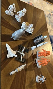 Astronauten Moon Rover Space Shuttle plus mehr von Safari Ltd Lot Mini Figur Set - Bild 1 von 3