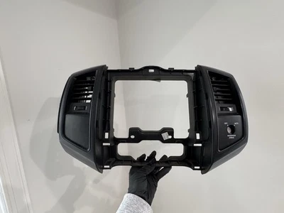 2005 - 2011 年丰田 TACOMA 中心 DASH 收音机 BEZEL TRIM 带通风口格栅原始设备制造商 — 第 1/4 张图片