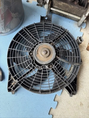 Вентилятор конденсатора переменного тока 2004 2005 2006 Nissan Armada Titan б/у от оригинального производителя - Изображение 1 из 4