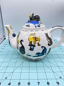 Paul Cardew Design Cat Tea Pot 2004 with a Cat on a Blue Pillow on the Lid - Picture 1 of 7