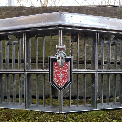 Grelha superior Chevy Monte Carlo vintage fabricante de equipamento original 1975 com emblema Chevrolet Man Cave Gas - Imagem 1 de 4