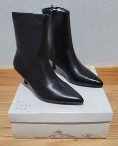 Women's Lonnie Kitten Heel Stretch Black Ankle Boots Size 6 - A New Day - Picture 1 of 8