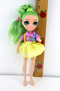 Bambola alla moda Rainbow High Jade Hunter con vestito come da foto, NO scarpe - Foto 1 di 6
