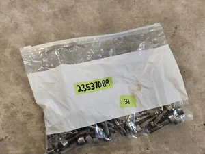 Detroit Diesel Intake Valve Adjusting Screw 23537089 SET OF 2 - Picture 1 of 2
