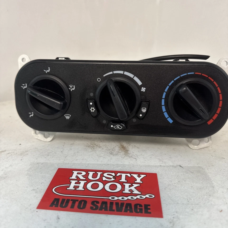 2007 Jeep Patriot Climate Control Module AC HEATER CONTROL P55111874AA - Imagem 1 de 4